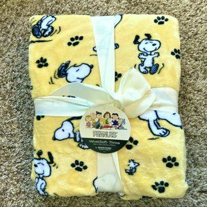 Peanuts Snoopy Throw Blanket Yellow Berkshire Nwt